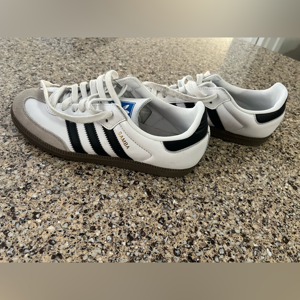 Adidas Samba women’s size 7.5. Excellent condition